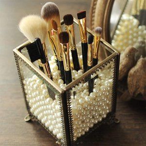 Makeup Bush Holder with Pearls